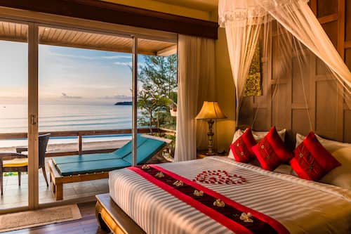 X'Clusive Layalina Suites | Hypo-allergenic bedding, minibar, in-room safe, desk