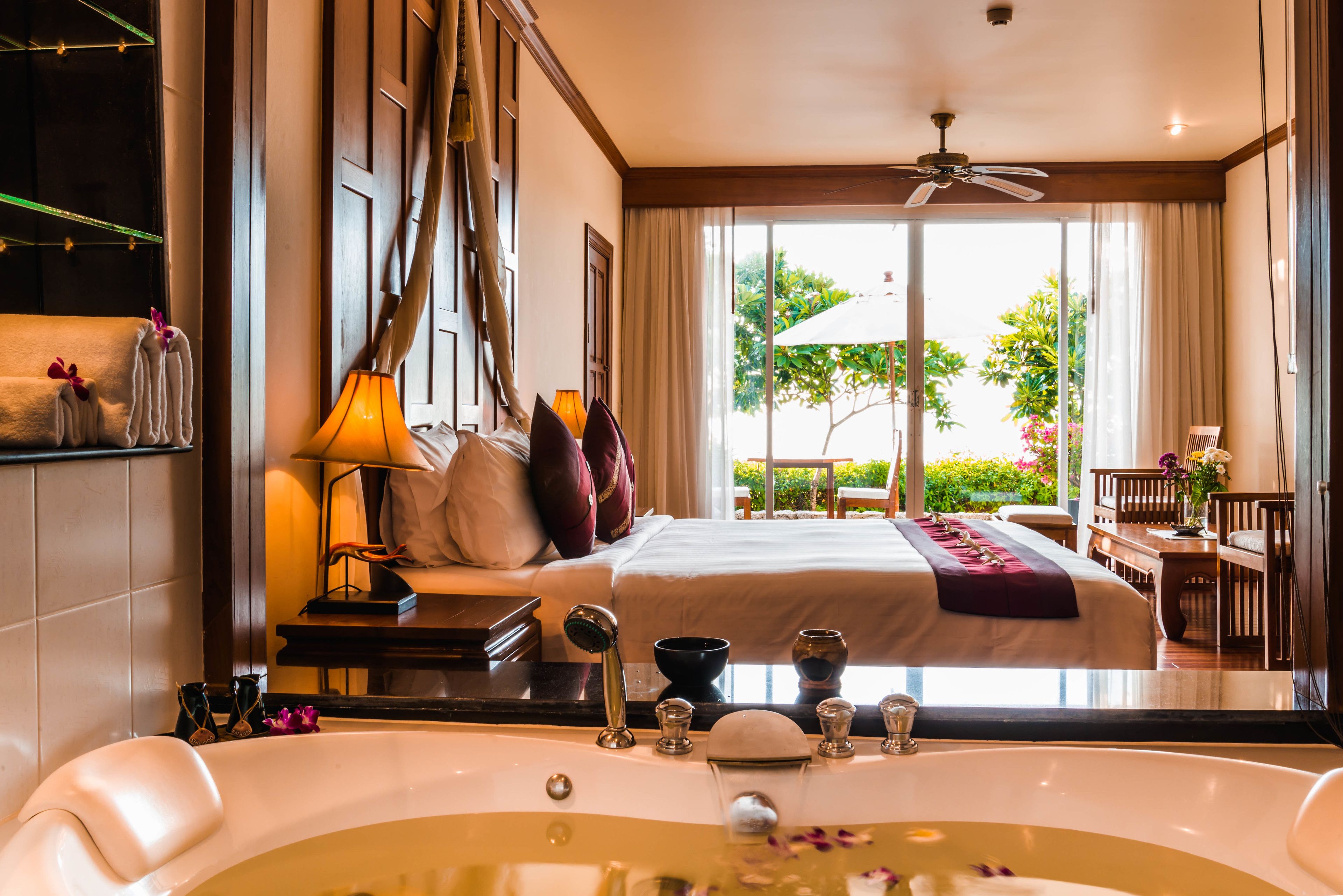 premium ocean room  pool access | hypo-allergenic bedding, minibar, in-room safe, desk