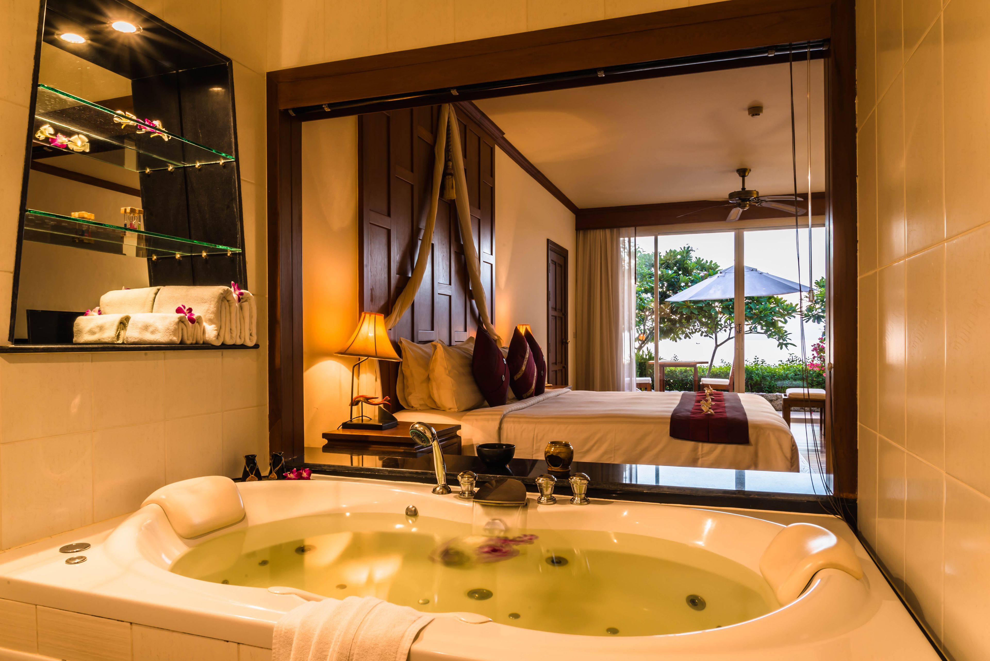 premium ocean room  pool access | hypo-allergenic bedding, minibar, in-room safe, desk