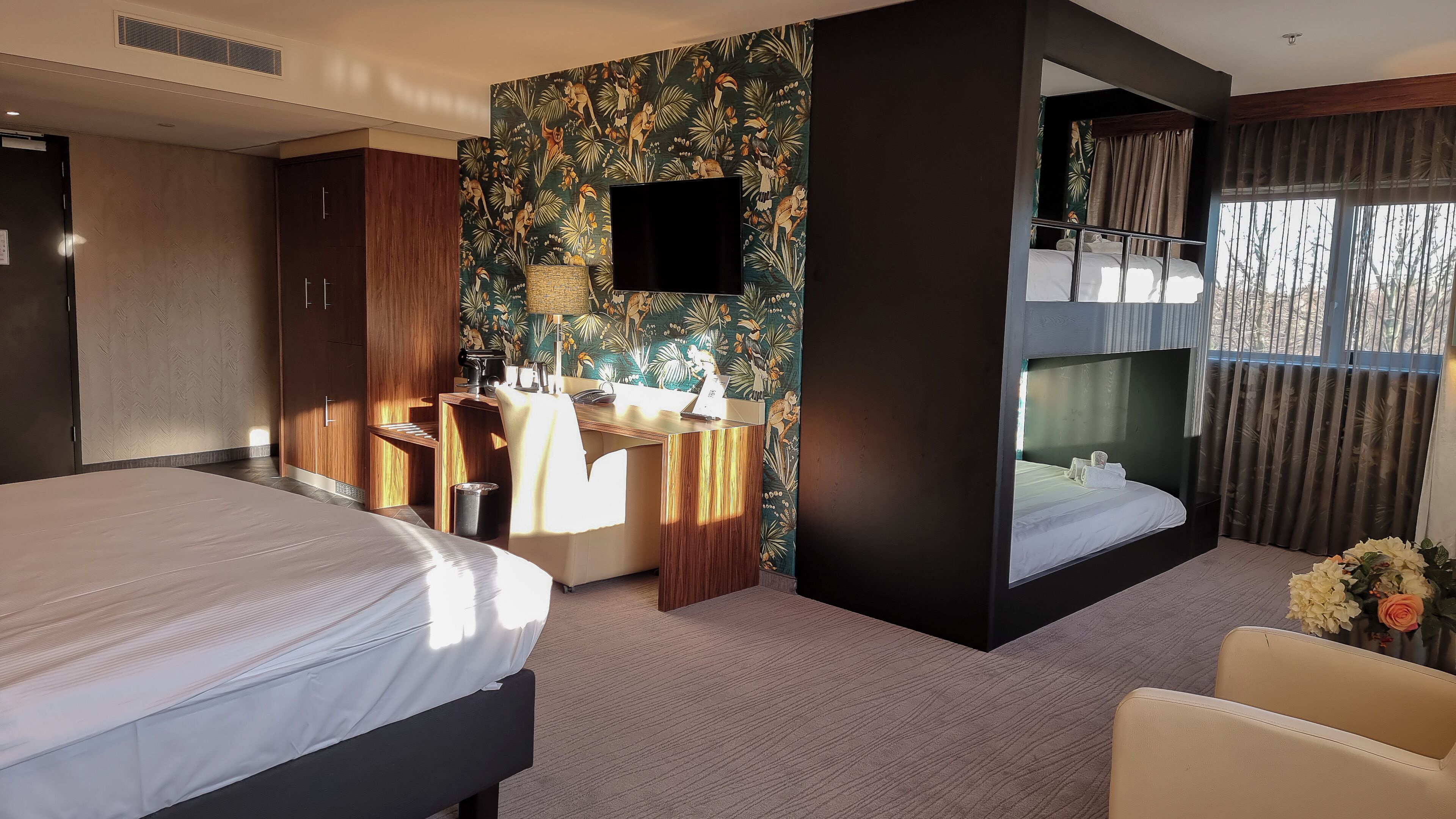 executive quadruple room | 1 bedroom, in-room safe, desk, laptop workspace