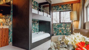 In-room safe, desk, laptop workspace, blackout curtains - Van der Valk Hotel Rotterdam - Blijdorp (Rotterdam)