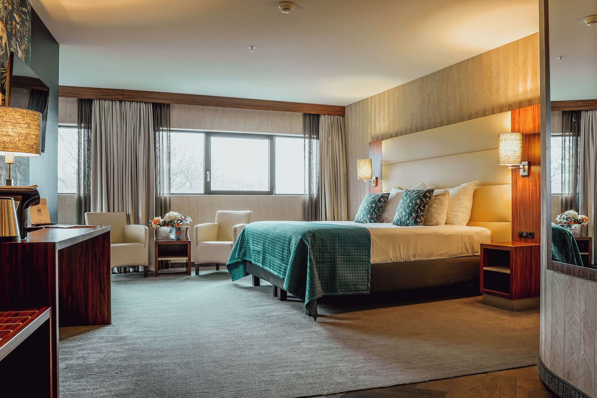 Executive Quadruple Room | 1 bedroom, in-room safe, desk, laptop workspace