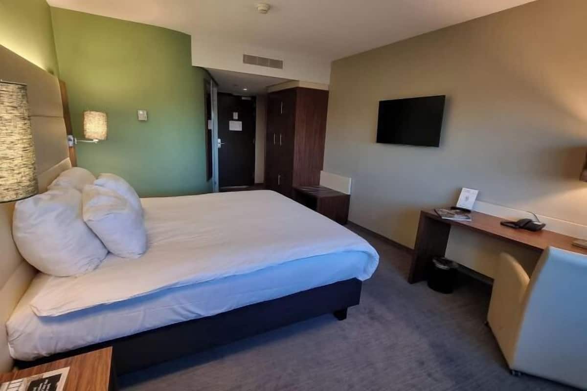 1 bedroom, in-room safe, desk, laptop workspace