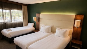 Superior Triple Room | In-room safe, desk, laptop workspace, blackout drapes - Van der Valk Hotel Rotterdam - Blijdorp (Rotterdam)