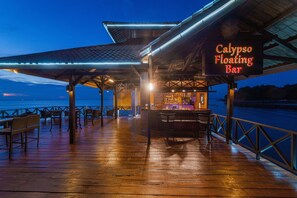 3 間酒吧/酒廊、2 間海灘酒吧