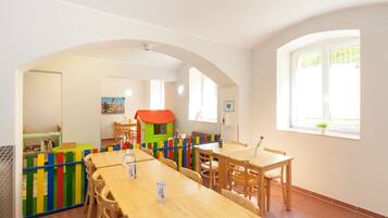 TĂ€gliches FrĂŒhstĂŒcksbuffet (11.90 EUR pro Person)