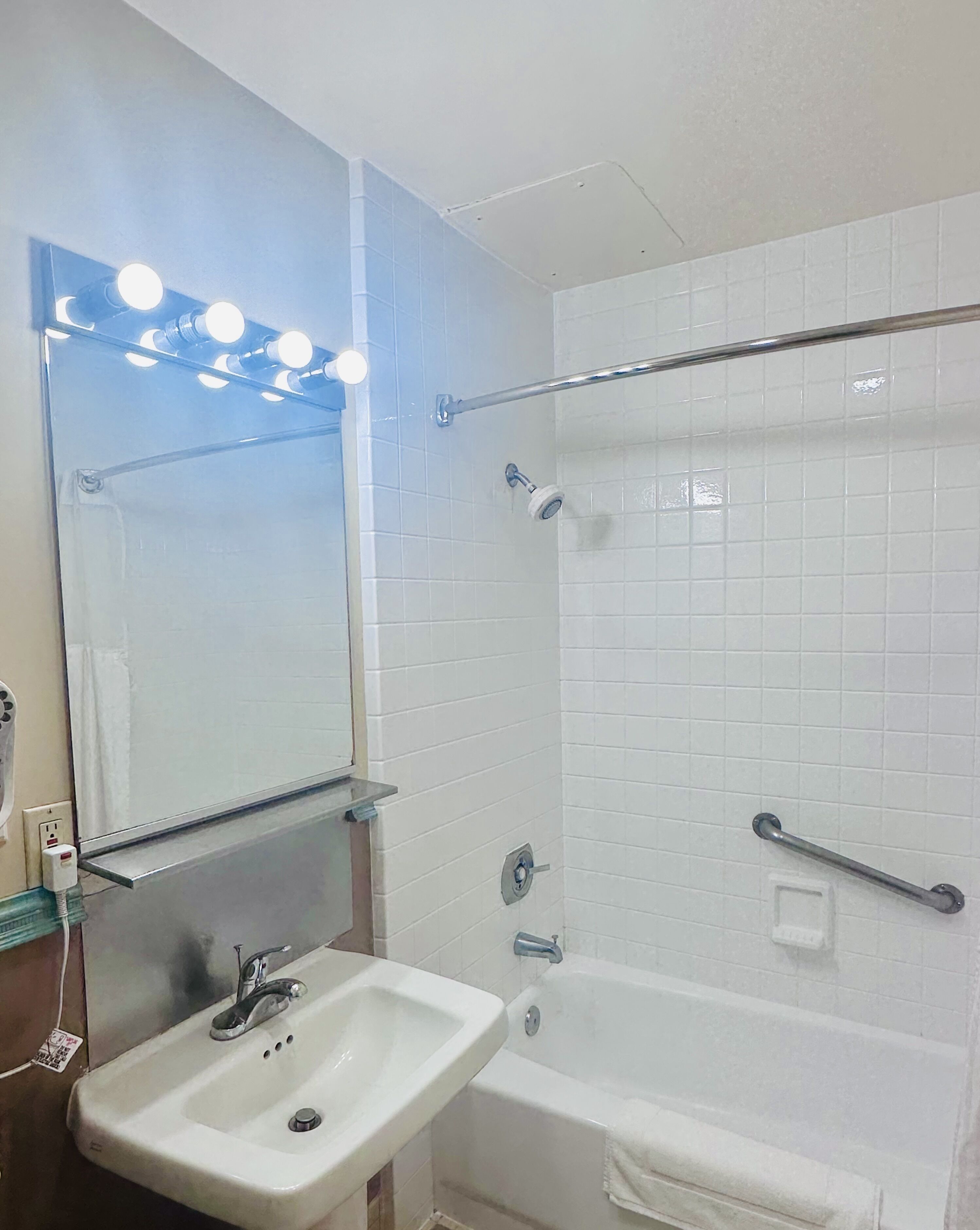 combined shower/bathtub, free toiletries, hair dryer, towels