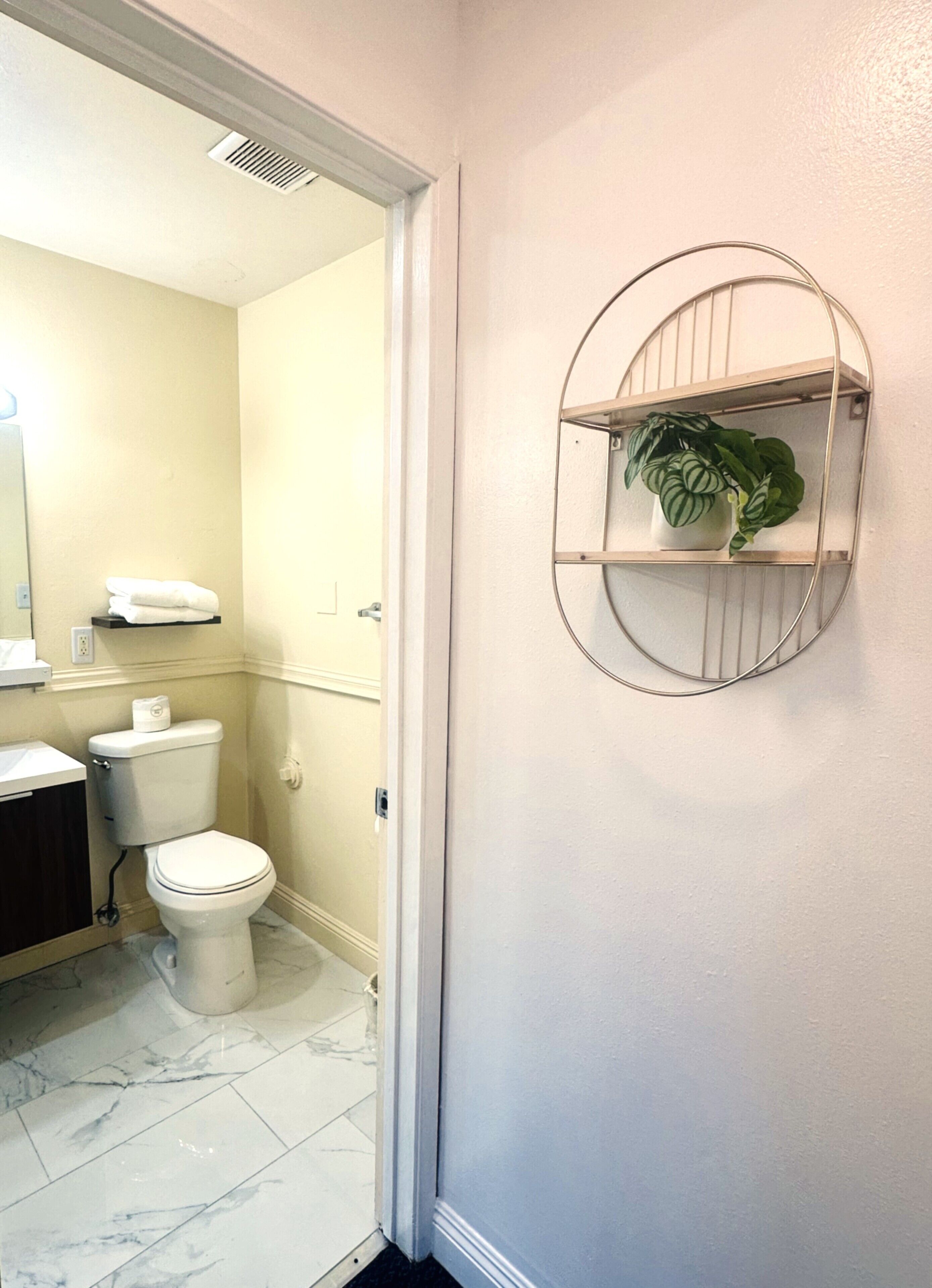 basic room | down duvets, individually decorated, desk, laptop workspace