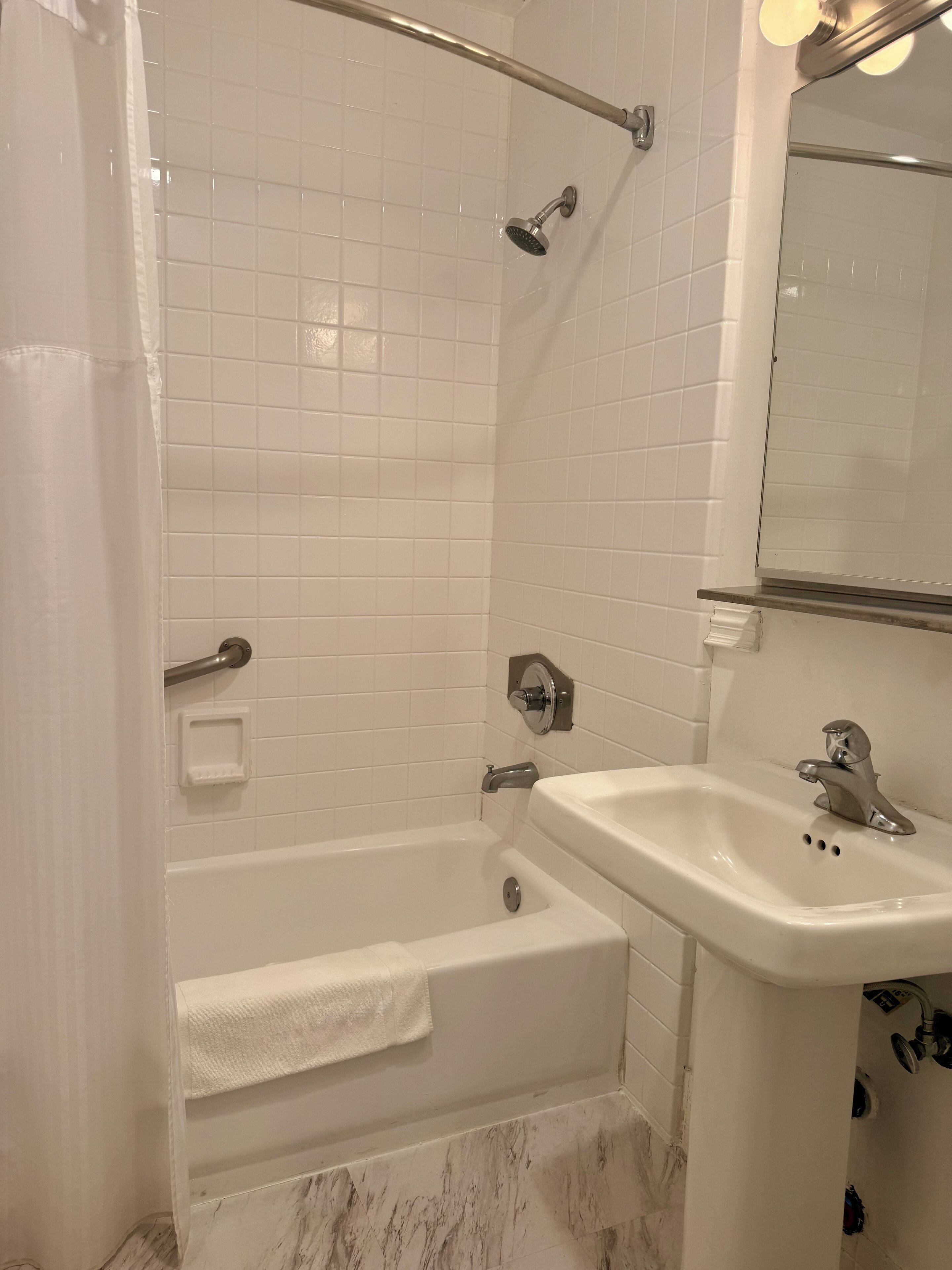 Photo - Foghorn Harbor Inn