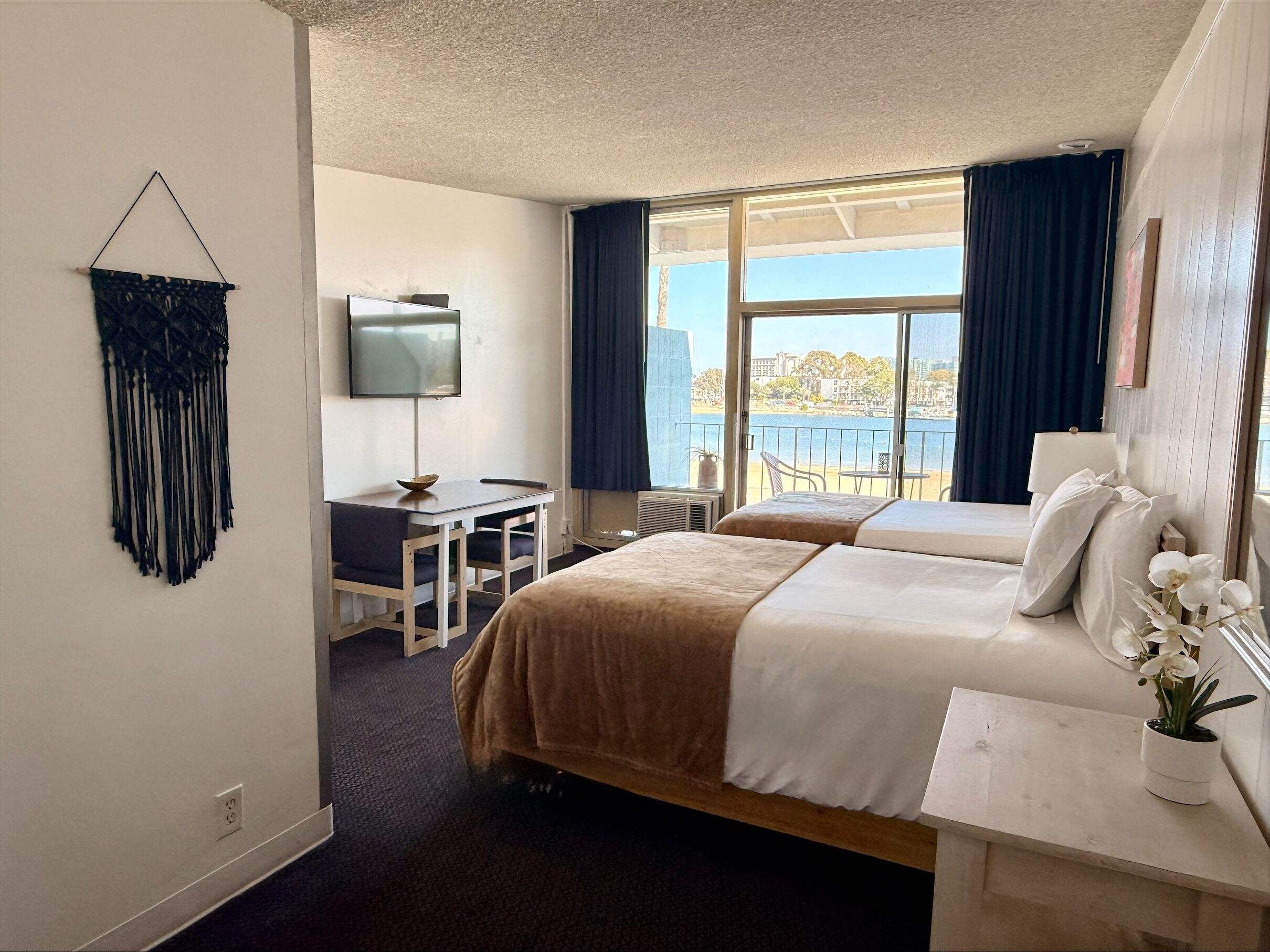 Photo - Foghorn Harbor Inn