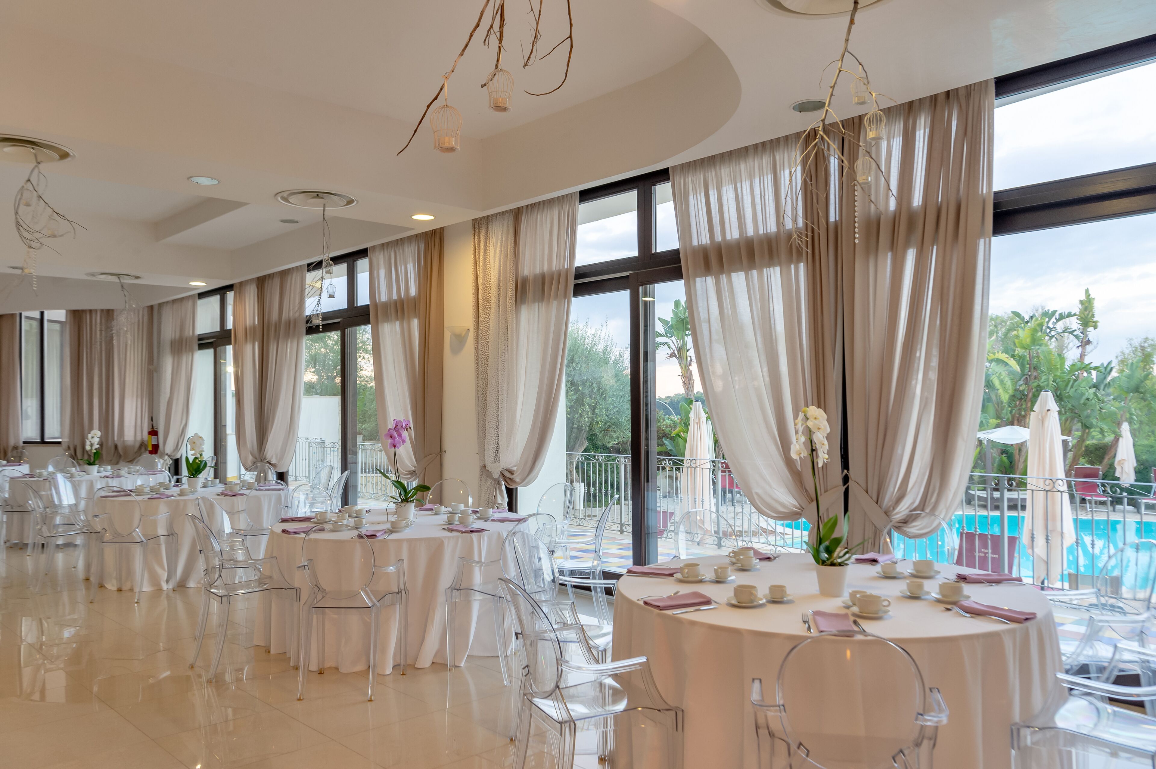 breakfast, lunch served; mediterranean cuisine, al fresco dining