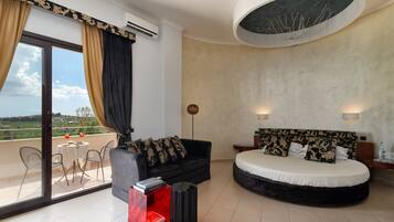 Suite Junior, 1 Tempat Tidur Double | Minibar, brankas, meja kerja, dan kedap suara