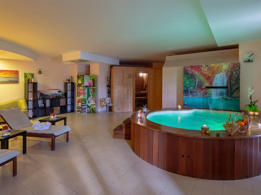 Perawatan tubuh, pijat jaringan dalam, perawatan wajah, dan pijat