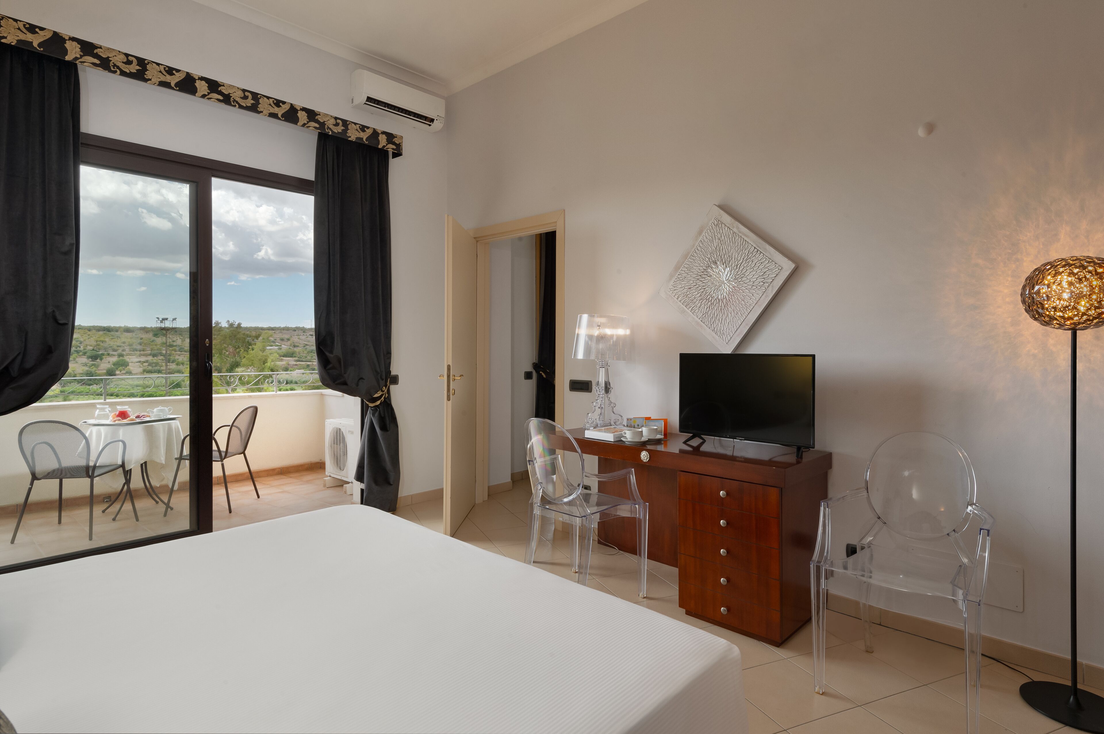 presidential suite, 1 bedroom, balcony, ground floor (2 bathrooms) | 1 bedroom, minibar, in-room safe, desk