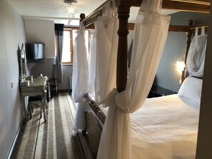 Double Room, 1 Double Bed, Non Smoking | Desk, bed sheets, wheelchair access - The Airman Hotel (Shefford)