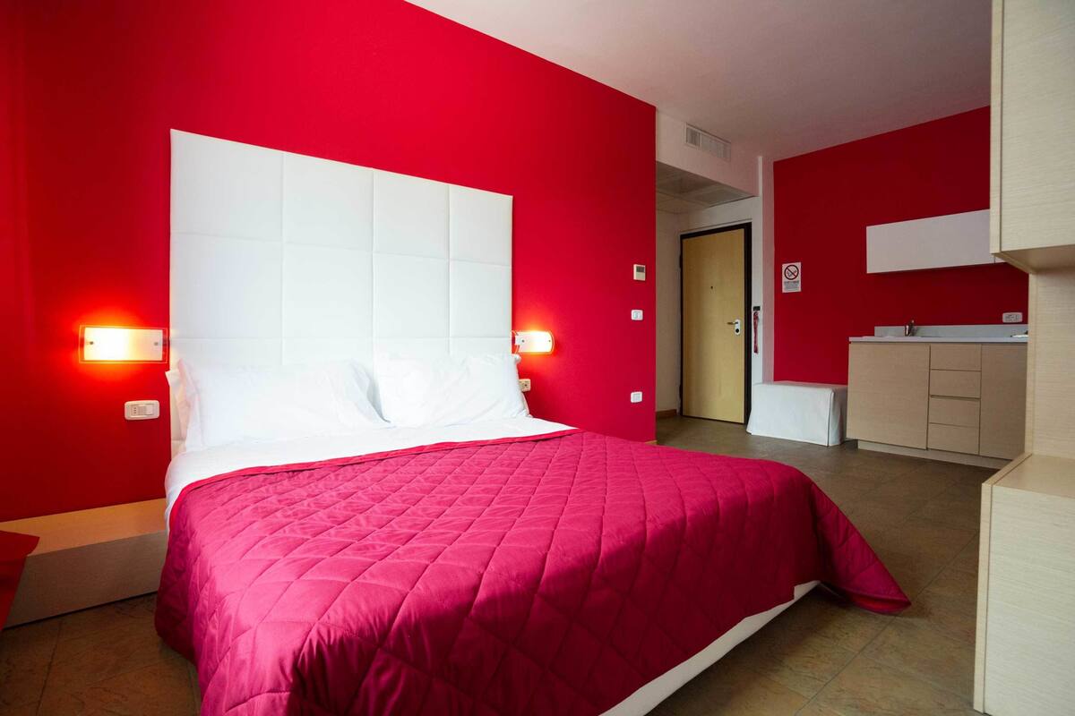 Double Room | In-room safe, desk, blackout curtains, free WiFi
