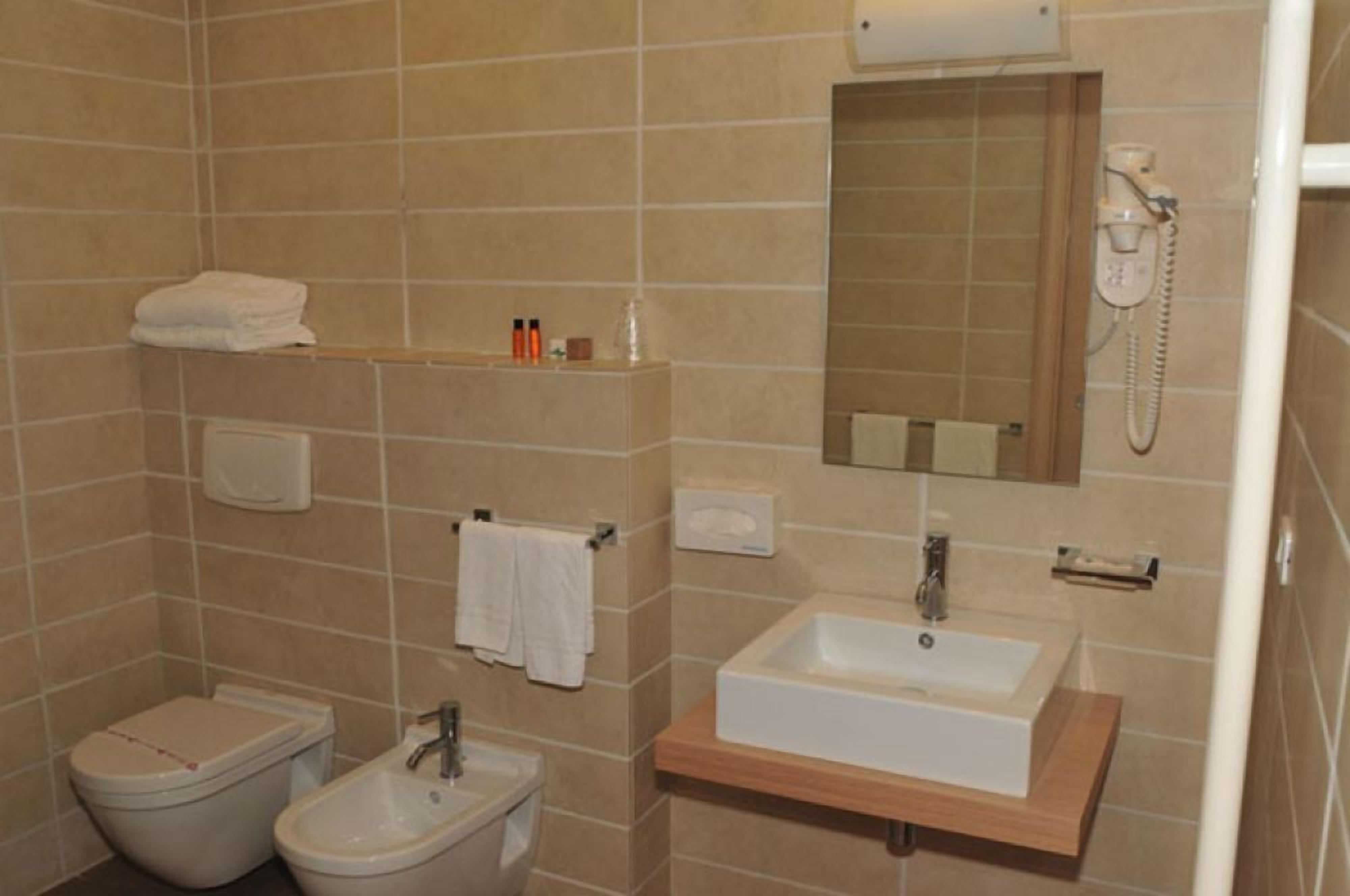 in-room safe, desk, blackout curtains, free wifi