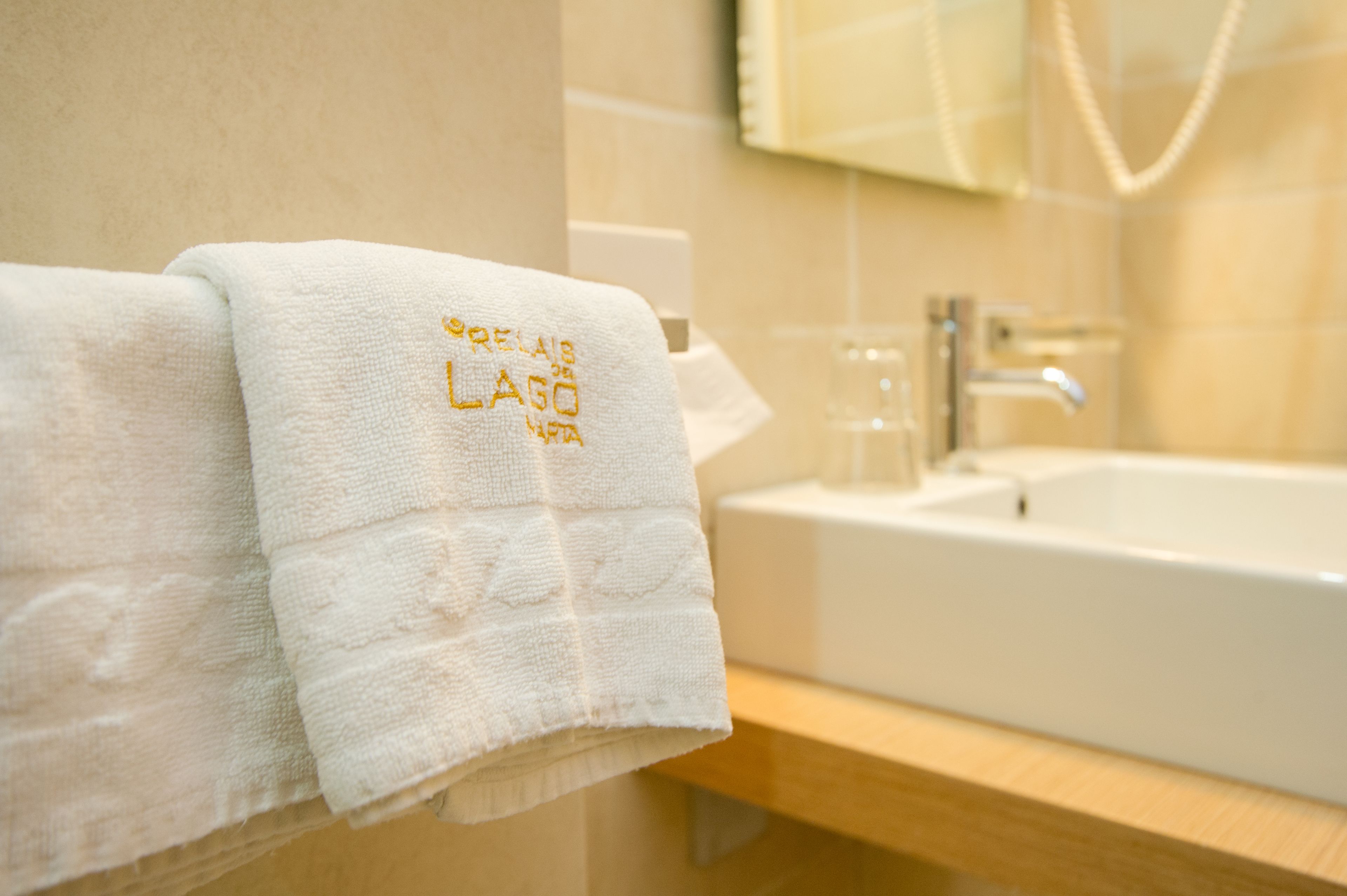 double room | bathroom | shower, free toiletries, hair dryer, towels