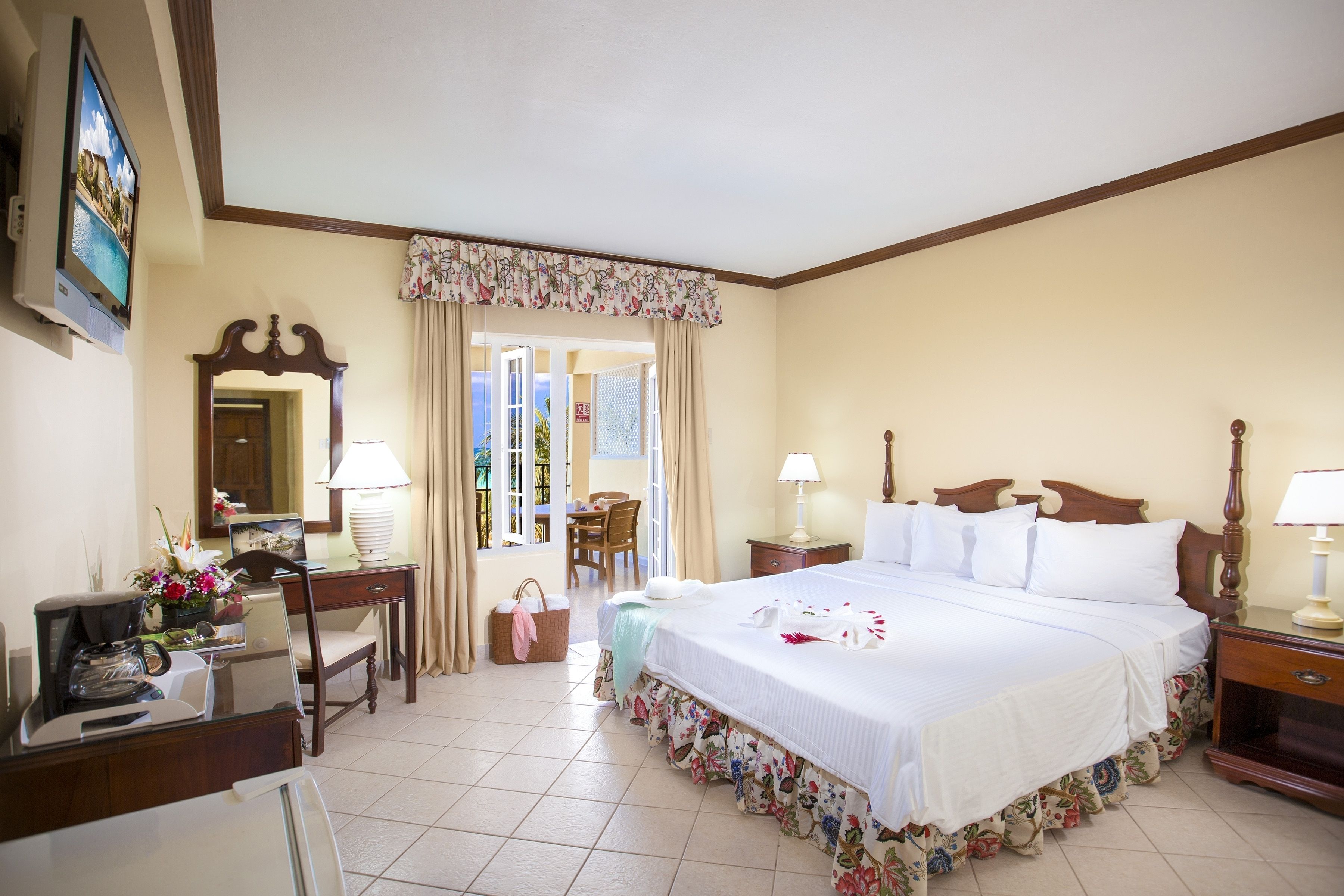 Phòng Tiêu chuẩn, 1 giường cỡ king, quang cảnh vườn | Két bảo mật tại phòng, bàn, bàn ủi/dụng cụ ủi quần áo 