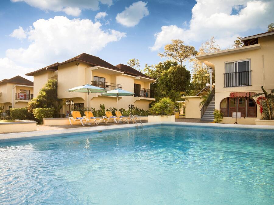 Caja de seguridad en la habitación y escritorio