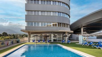 Outdoor pool, pool loungers