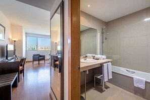 Free toiletries, hair dryer, bidet, towels - Hotel La Estacion (Benidorm)