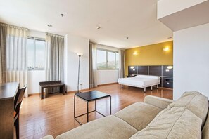 Memory foam beds, minibar, desk, free WiFi