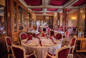 Café da manhã, almoço e jantar; culinária francesa 