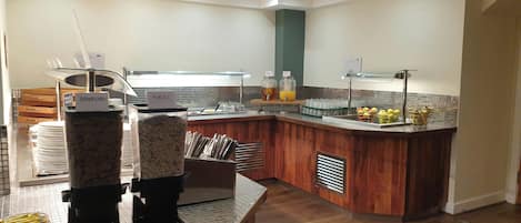 Buffet déjeuner gratuit tous les jours