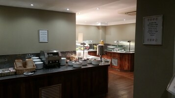 Free daily buffet breakfast