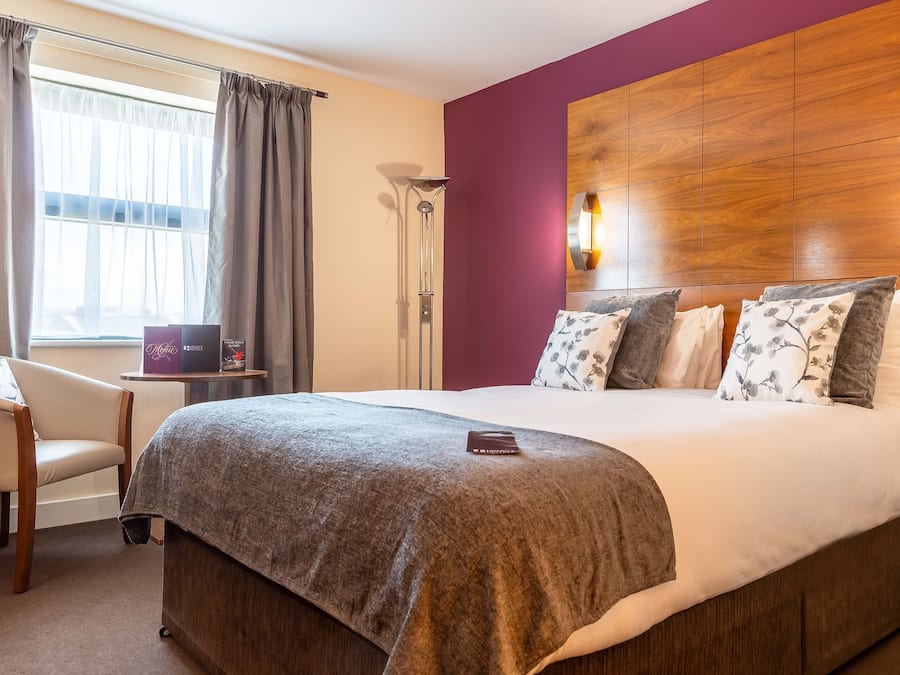 In-room safe, desk, iron/ironing board, free WiFi