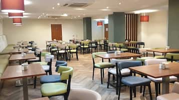 Bao gồm bữa sáng buffet hàng ngày