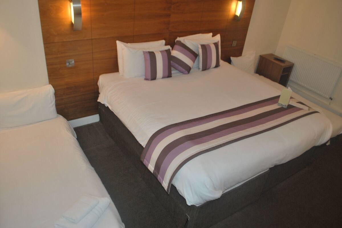 In-room safe, desk, iron/ironing board, free WiFi