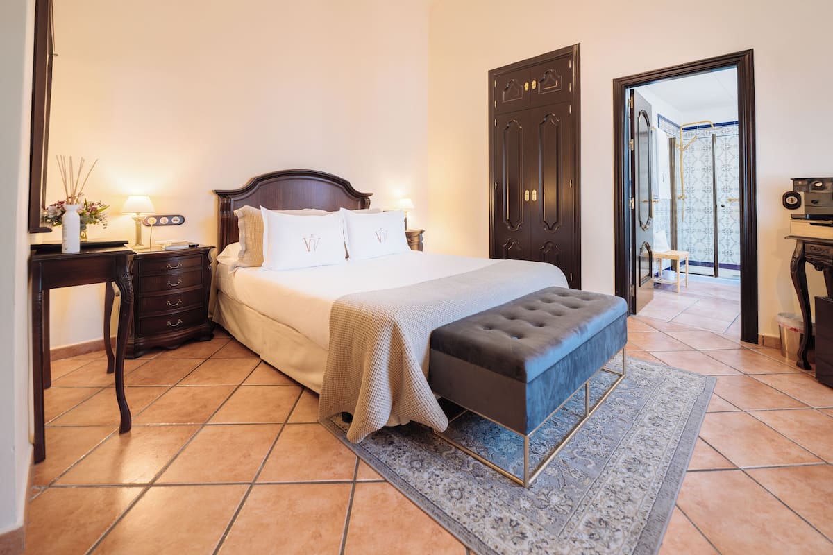 1 bedroom, minibar, iron/ironing board, free WiFi