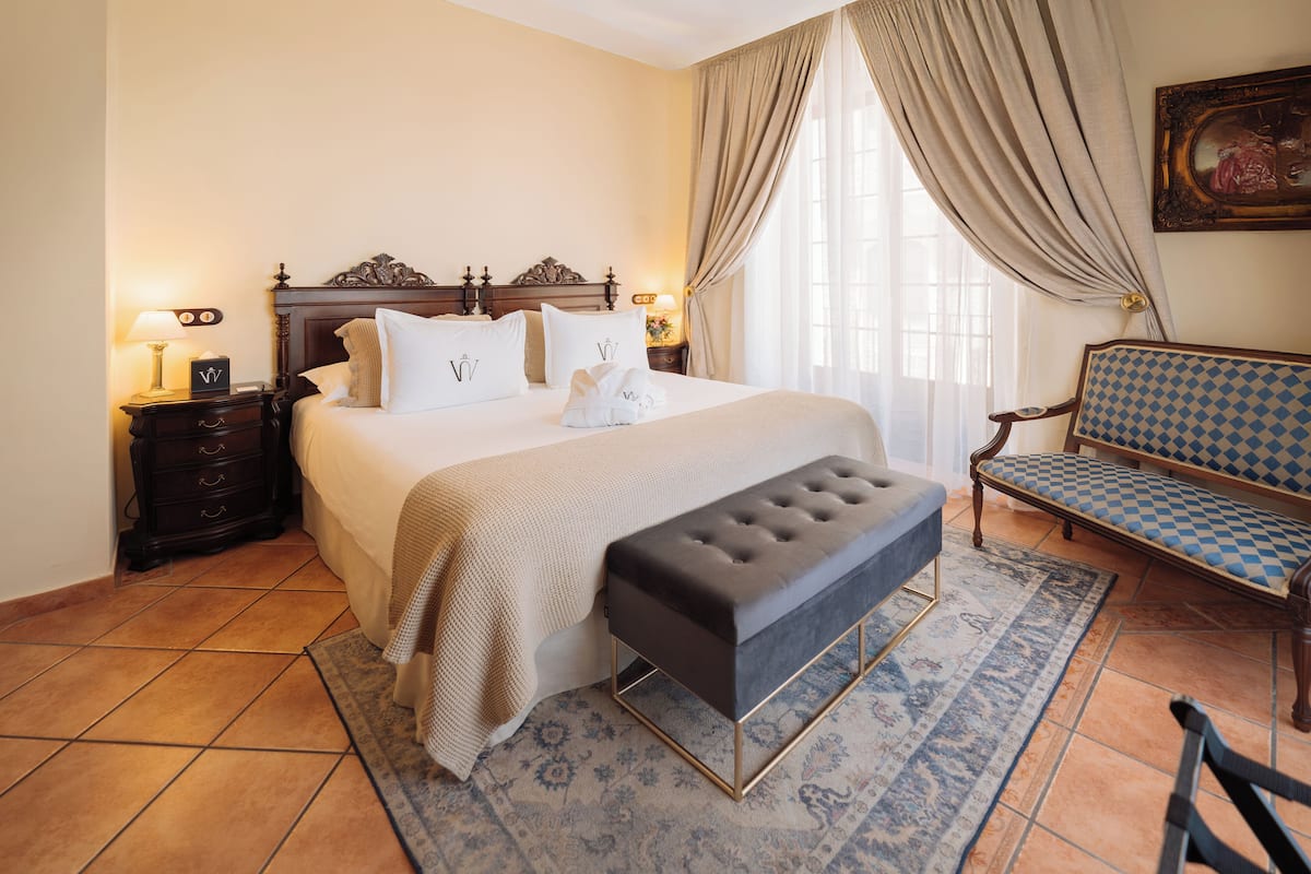 1 bedroom, minibar, iron/ironing board, free WiFi