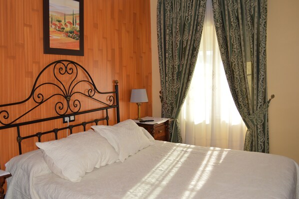 Chambre Double | 1 chambre, minibar, coffres-forts dans les chambres, bureau