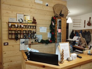 Reception - Hotel Ristorante Sassi Rossi  (Crandola Valsassina)