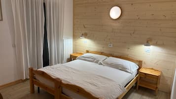 Doppel- oder Zweibettzimmer