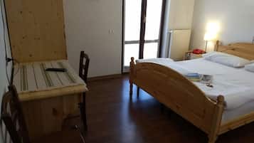 Down duvets, desk, free WiFi, bed sheets