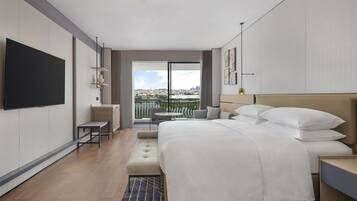 Room, 1 King Bed, Balcony, Lake View | Free WiFi