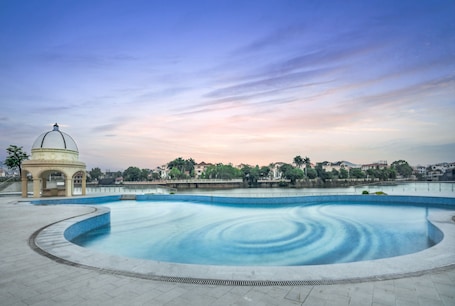 Seasonal outdoor pool