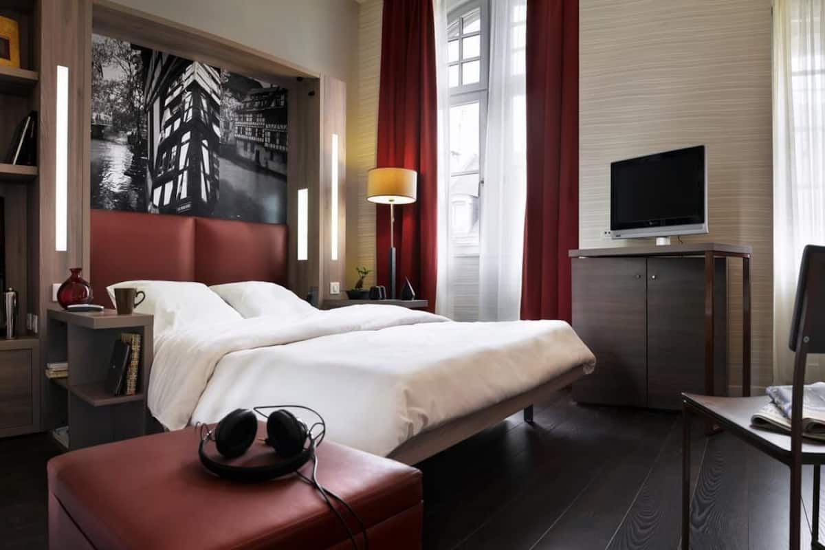 Estudio, 1 cama matrimonial | Caja de seguridad en la habitación, escritorio y insonorización