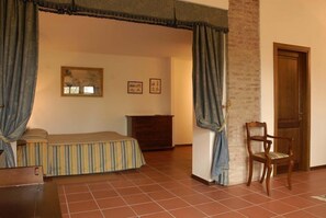Minibar, wheelchair access
