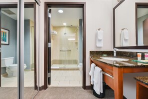 Combined shower/tub, designer toiletries, hair dryer, towels - Hyatt Place Chesapeake (Chesapeake)
