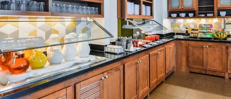Colazione a buffet inclusa, servita tutte le mattine