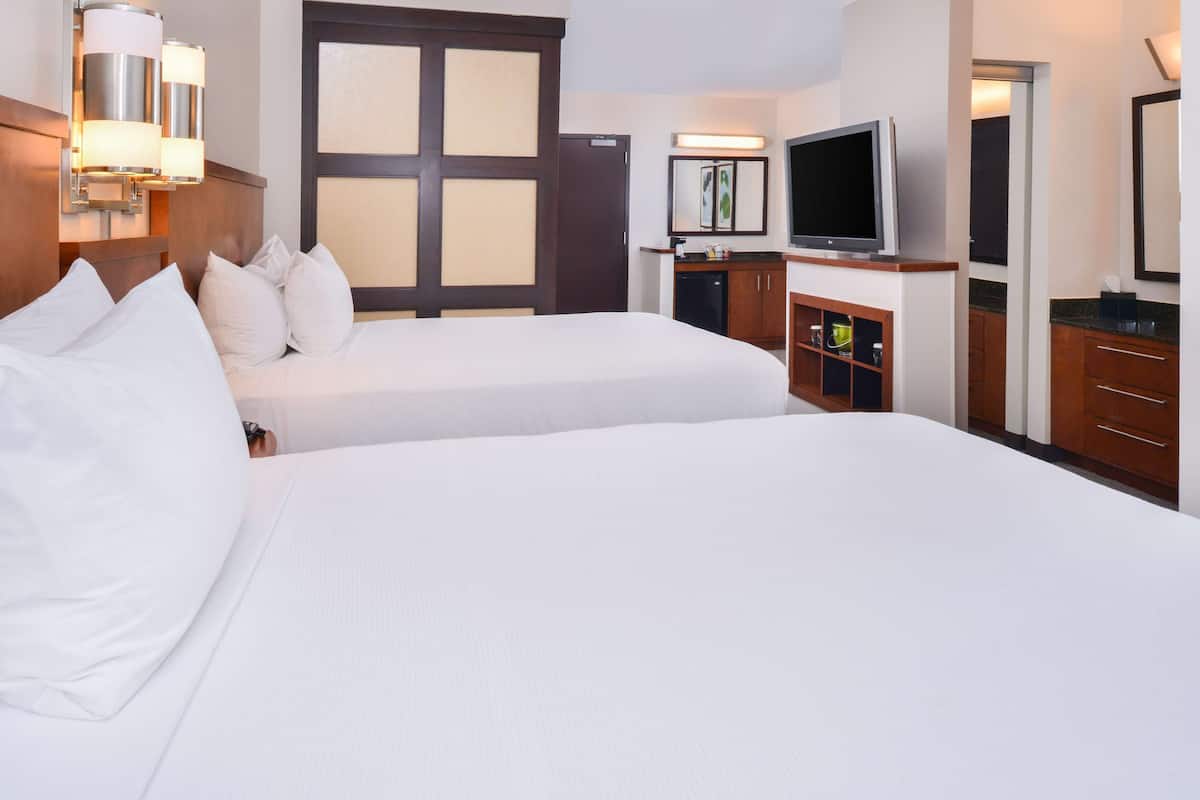 1 bedroom, premium bedding, minibar, desk