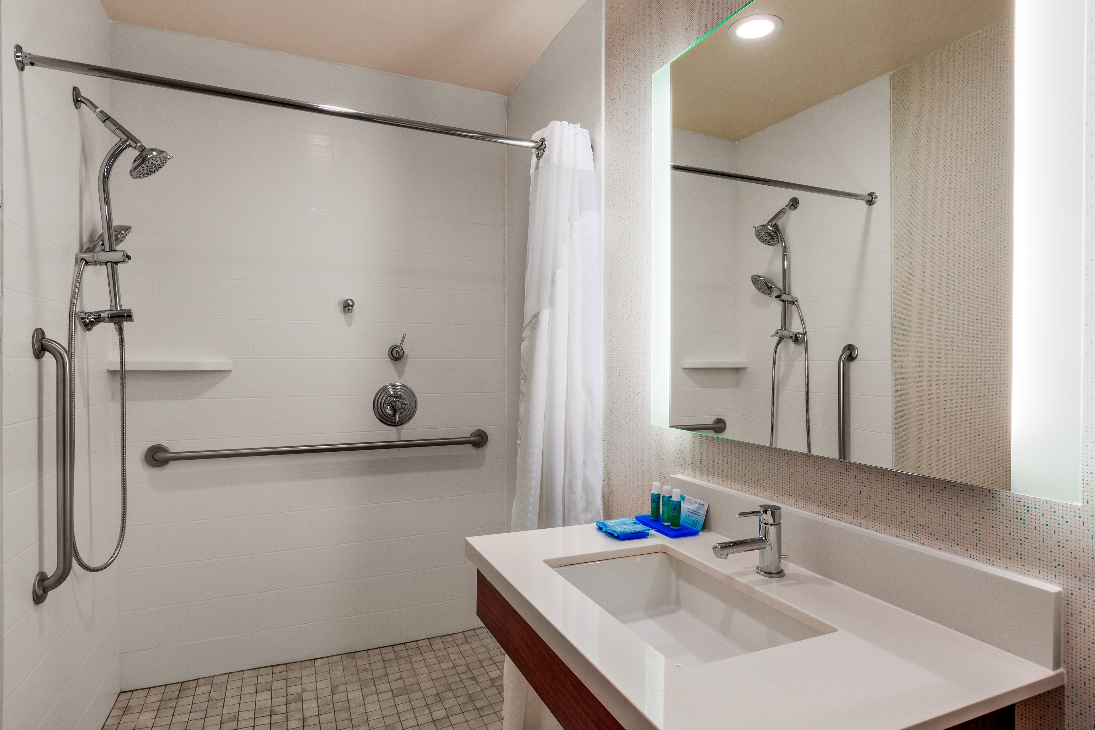 separate bathtub and shower, towels