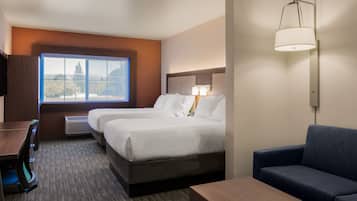 1 habitación, caja de seguridad en la habitación y escritorio