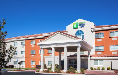Holiday Inn Express & Suites Oroville Lake by IHG