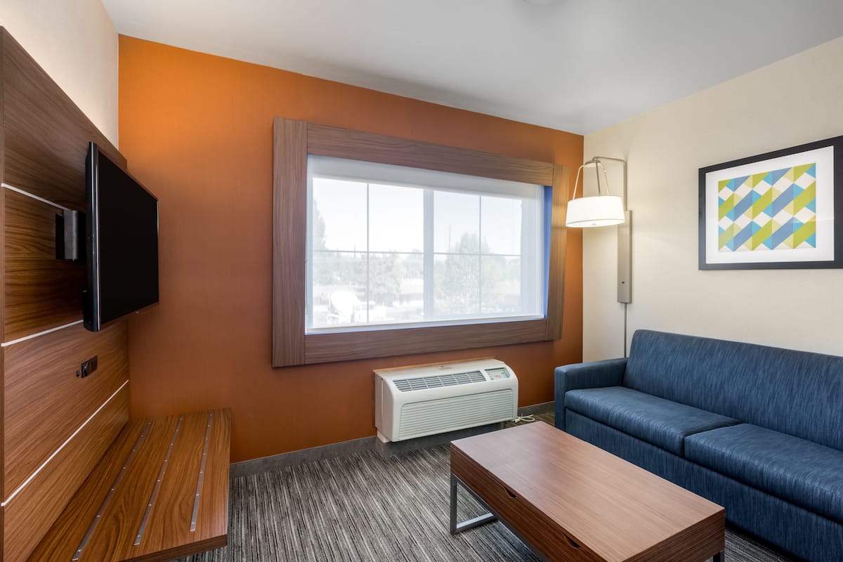 Suite, 1 King Bed (Additional Living Area) | 1 bedroom, in-room safe, desk, laptop workspace